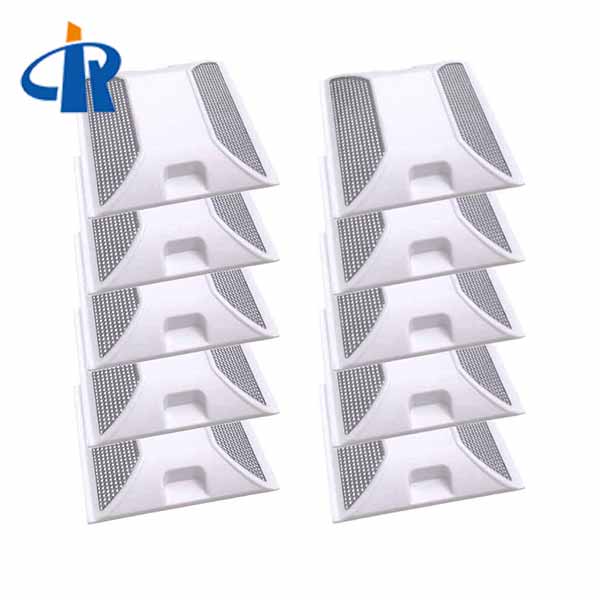 <h3>High Quality White Solar Road road stud reflectors For Car Park</h3>
